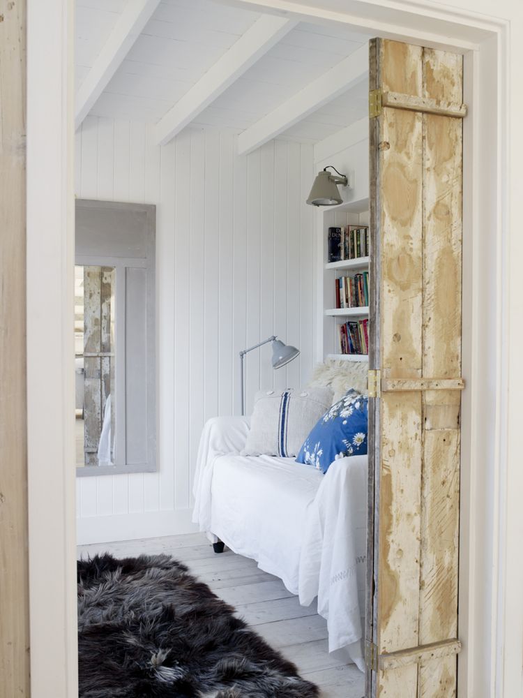 White Rustic Coastal Cottage Decorating Charm in a beautiful home in East Sussex by The Beach Studios (Atlanta Bartlett & Dave Coote). #shabbychic #whitedecor #housetour #cottagestyle #interiordesign #rusticdecor