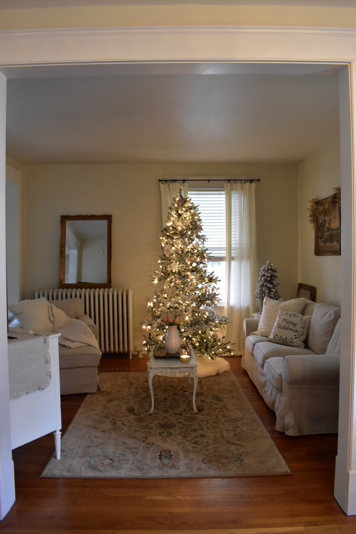 French Country Christmas Decorating Inspiration from Corner French Cottage! Come see more of the house tour! #frenchcountry #interiordesign #christmasdecor #shabbychic