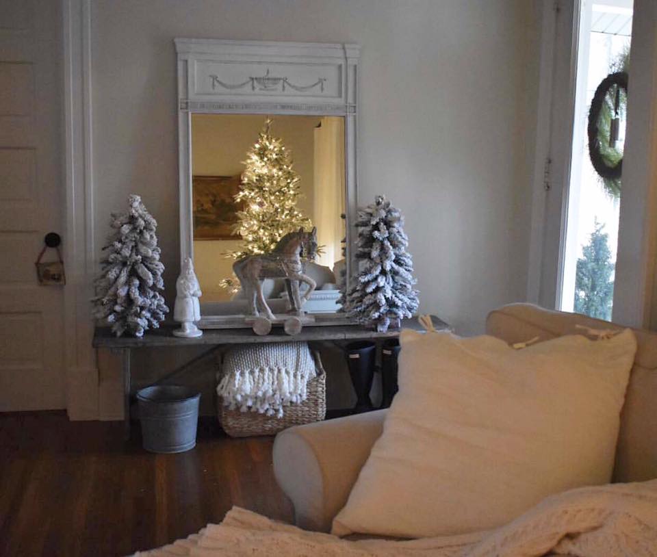 French Country Christmas Decorating Inspiration from Corner French Cottage! Come see more of the house tour! #frenchcountry #interiordesign #christmasdecor #shabbychic