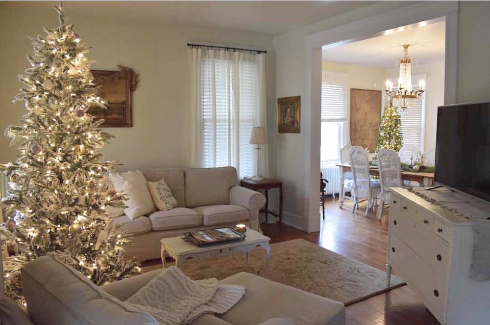 French Country Christmas Decorating Inspiration from Corner French Cottage! Come see more of the house tour! #frenchcountry #interiordesign #christmasdecor #shabbychic