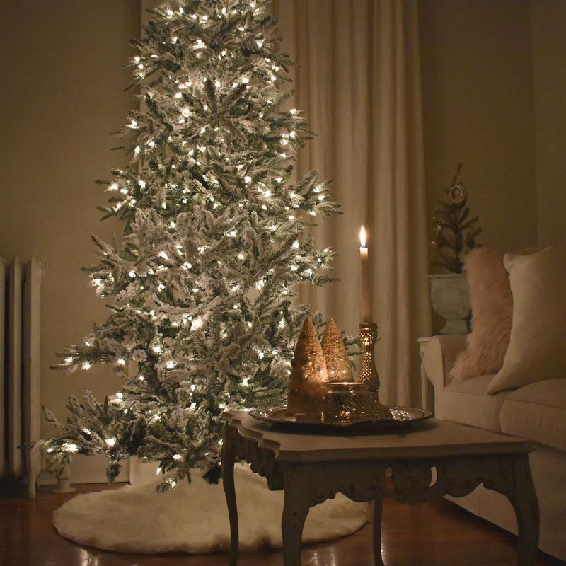 French Country Christmas Decorating Inspiration from Corner French Cottage! Come see more of the house tour! #frenchcountry #interiordesign #christmasdecor #shabbychic