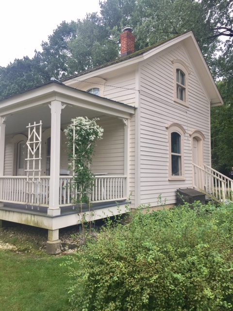 Old historic farmhouse with front porch. So much to love at Main Street Market Rockford in the fall! Hosted by Urban Farmgirl, it draws 150 wonderful vendors from around the country and throngs of shoppers. #hellolovelystudio #mainstreetmarket #rockford #urbanfarmgirl #fleamarket #countrymarket #farmhousedecor #farmhousestyle #midwest #fall