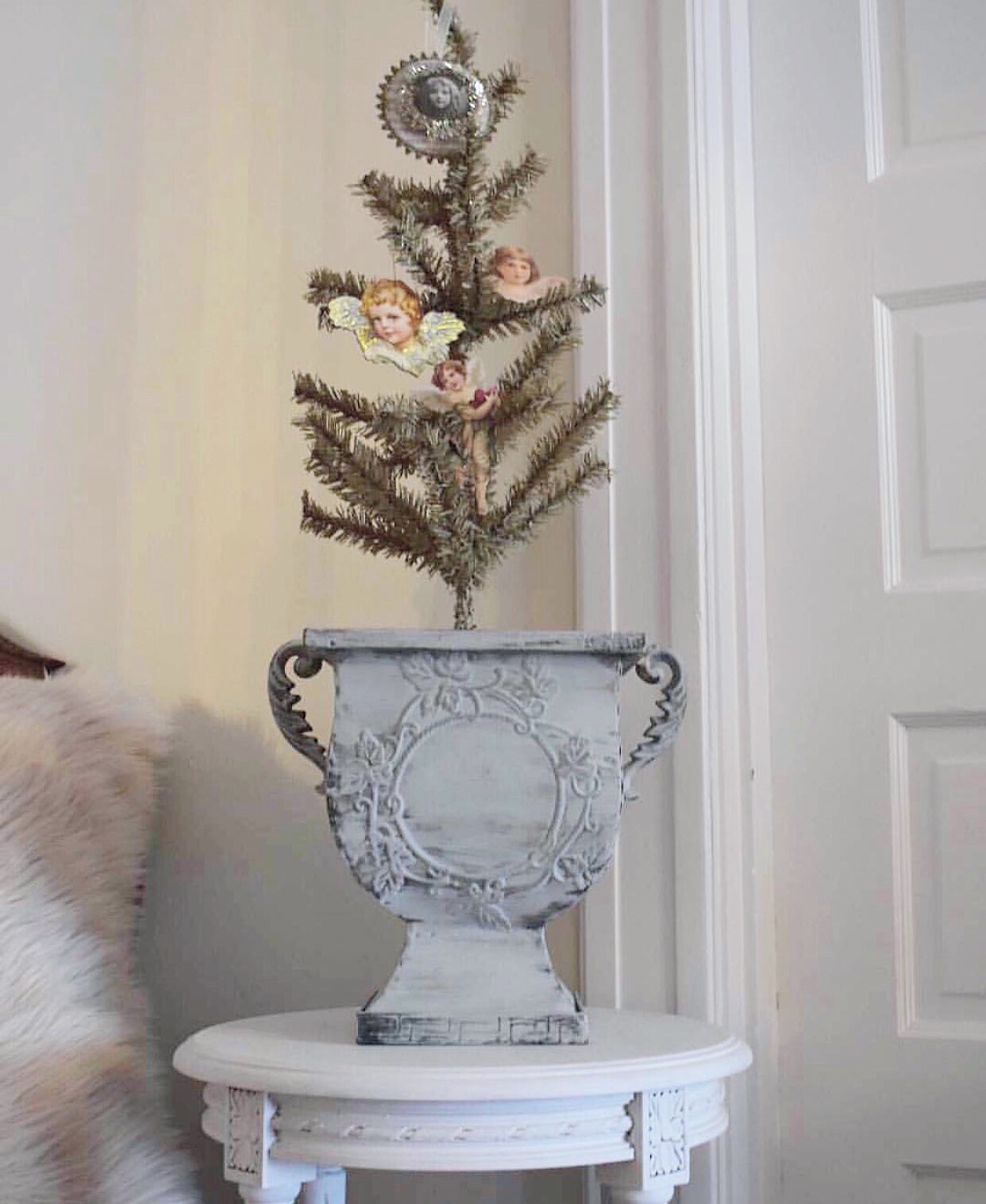 French Country Christmas Decorating Inspiration from Corner French Cottage! Come see more of the house tour! #frenchcountry #interiordesign #christmasdecor #shabbychic