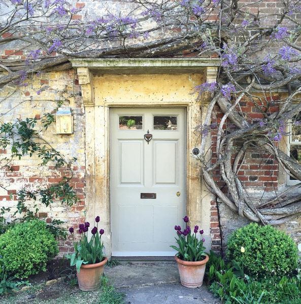 Charming front door to an old English country house covered with climbing vines. The Beach Studios & Locations. Atlanta Bartlett & Dave Coote.