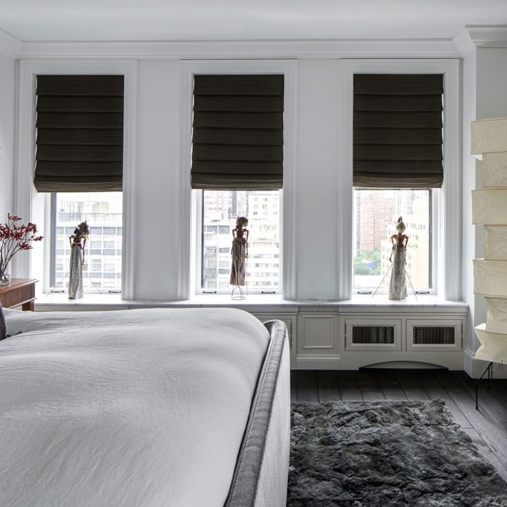 City bedroom.Beautiful interior design inspiration from Chicago designer Cari Giannoulias on Hello Lovely Studio. #hellolovelystudio #interiordesign #carigiannoulias #chicagodesigner #interiordesigner #sophisticateddecor #understated #luxurydecor