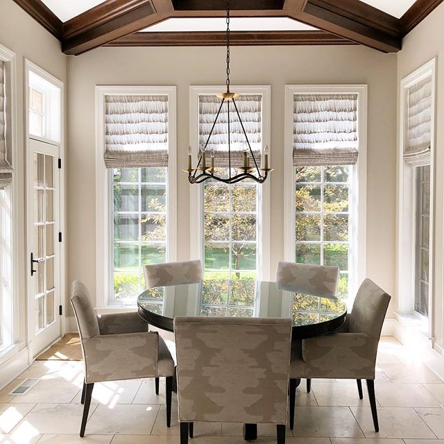 Minimal and classic dining room with reflective round table. Beautiful interior design inspiration from Chicago designer Cari Giannoulias on Hello Lovely Studio. #hellolovelystudio #interiordesign #carigiannoulias #chicagodesigner #interiordesigner #sophisticateddecor #understated #luxurydecor