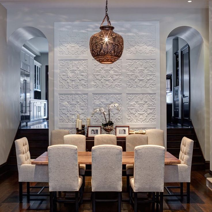 Dramatic dining room with lofty ceiling. Beautiful interior design inspiration from Chicago designer Cari Giannoulias on Hello Lovely Studio. #hellolovelystudio #interiordesign #carigiannoulias #chicagodesigner #interiordesigner #sophisticateddecor #understated #luxurydecor