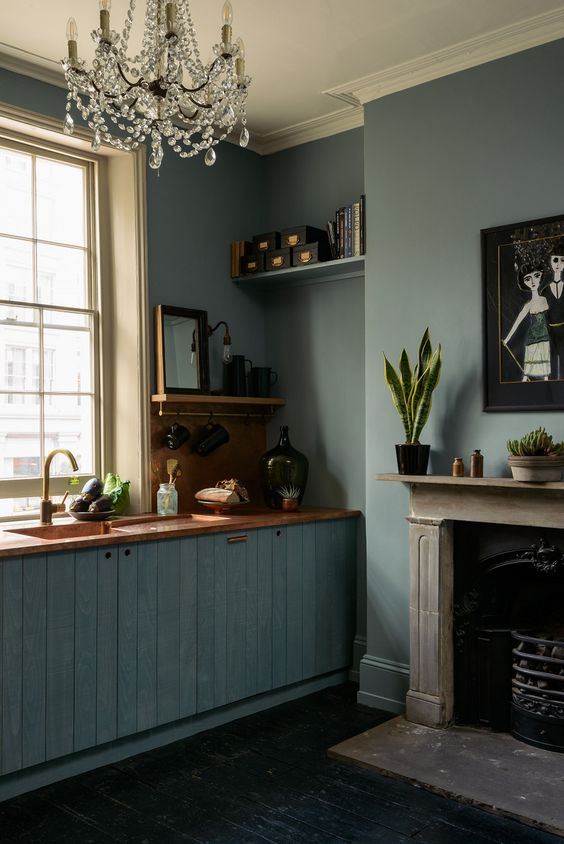 deVOL kitchen design - St. John's Townhouse - English country style.