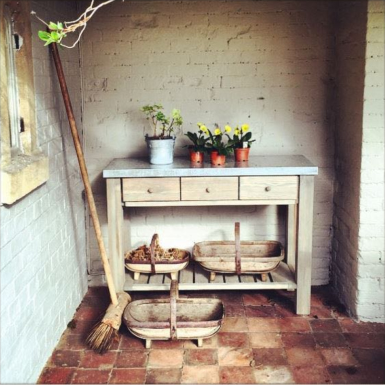 Potting bench at a fairytale English Cottage. #englishcountry #gardening #europeancountry #pottingbench