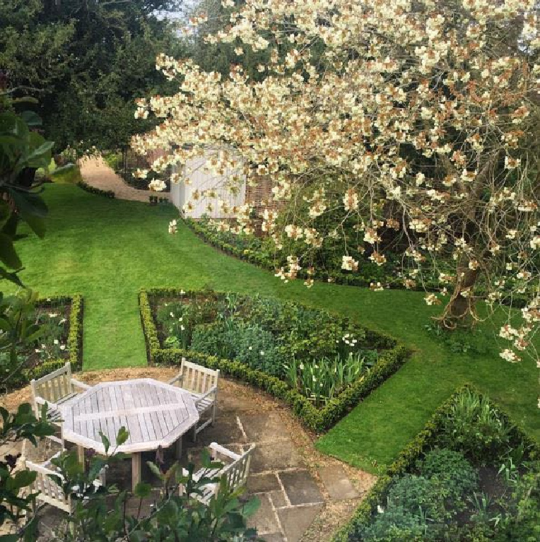 Beautiful English cottage gardens. #garden #outdoordining #englishcountry #countrygarden