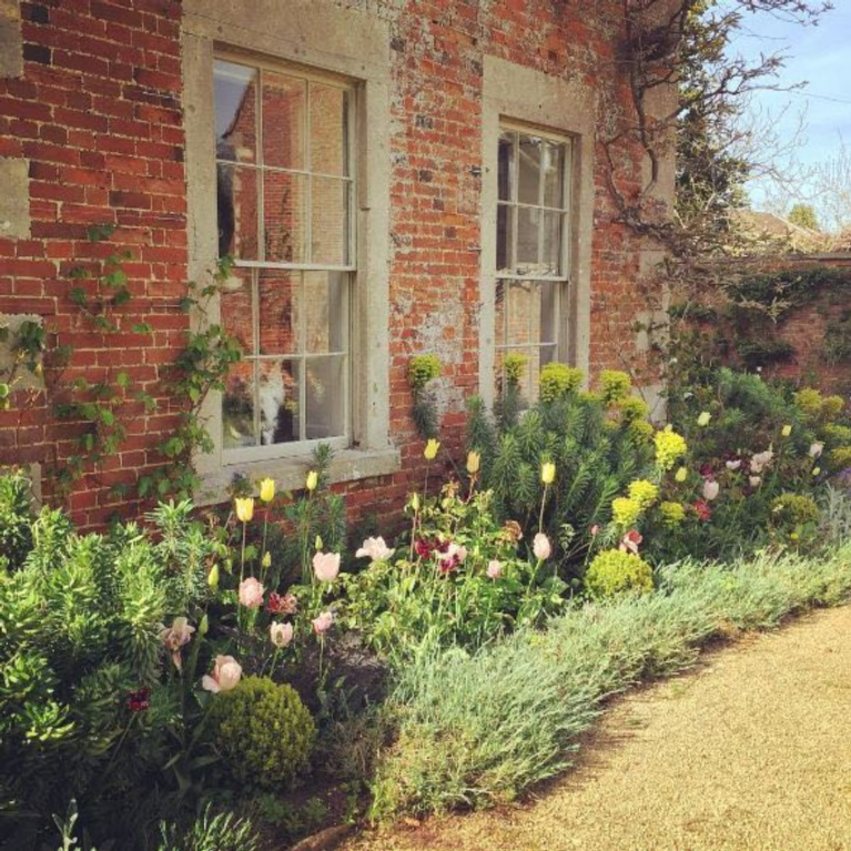 Beautiful English cottage gardens. #garden #outdoordining #englishcountry #countrygarden