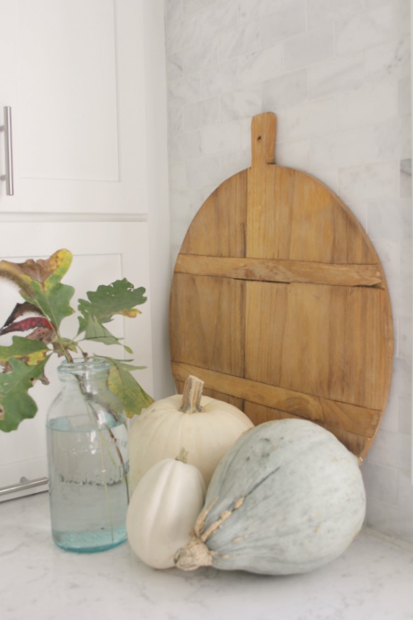 White pumpkins and gourds on my kitchen counter in fall for a pastel vignette that expresses the softer side of autumn. #falldecor #pumpkins #autumninspiration #fallkitchen