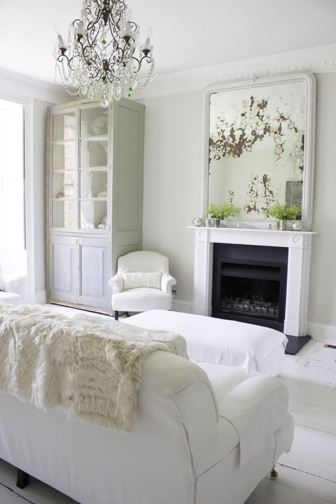 Peaceful white Scandinavian style room by Atlanta Bartlett & Dave Coote.