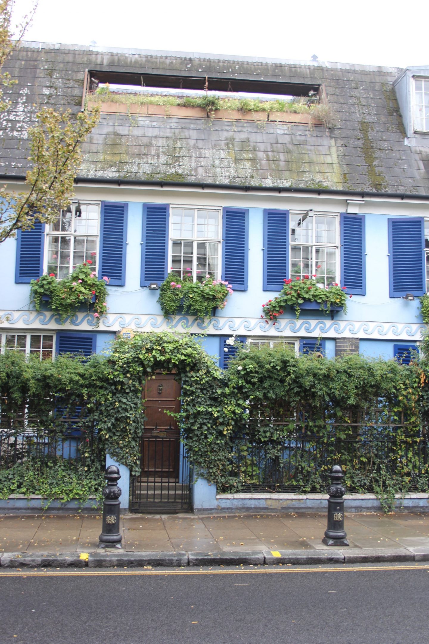 Charming blue home with shutters! Hello Lovely Studio. Come tour these gorgeous front doors in Notting Hill and Holland Park...certainly lovely indeed. Curb appeal and Paint Color Inspiration. Lovely London Doors & Paint Color Ideas!