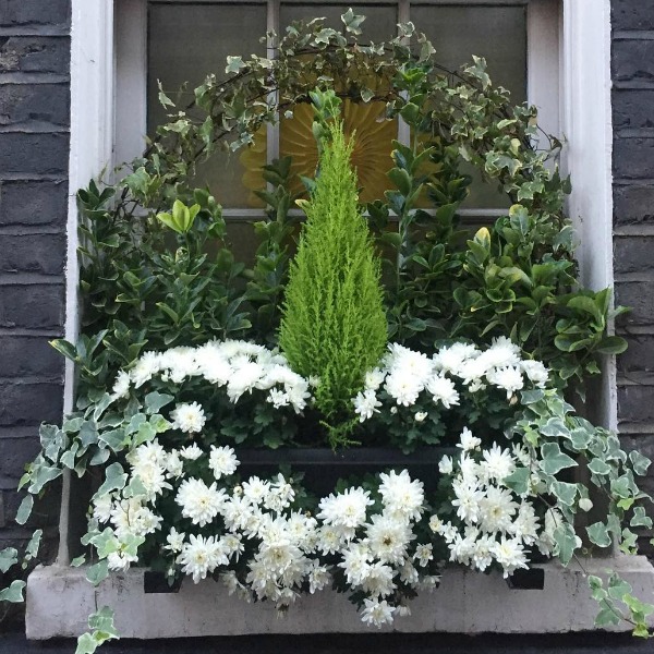 Hello Lovely Studio. Holiday Decor: Green and White Plus Twinkly Lights. Christmas decorating inspiration from lovely rooms dressed for the holidays in simple, elegant, understated style.