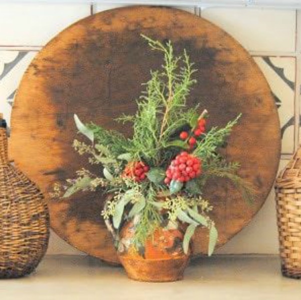 Holiday decorating with a rustic, organic, luxe, California style. Designer Cindy Hattersley knows her way around bohemian rough luxe style...come see a tour of her home! #christmasdecor #rustic #housetour #holiday #roughluxe #cindyhattersley