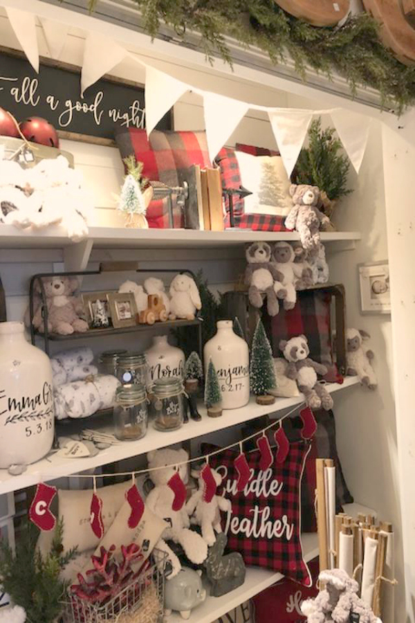 Come discover Christmas Decorating Plaids Buffalo Checks & American Country Style! #hellolovelystudio #farmhousechristmas #christmasdecor #plaid #buffalochecks #countrychristmas