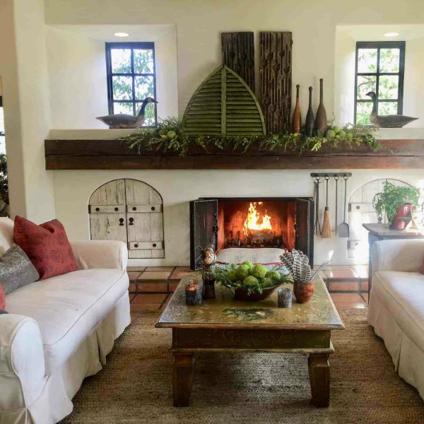 Holiday decorating with a rustic, organic, luxe, California style. Designer Cindy Hattersley knows her way around bohemian rough luxe style...come see a tour of her home! #christmasdecor #rustic #housetour #holiday #roughluxe #cindyhattersley