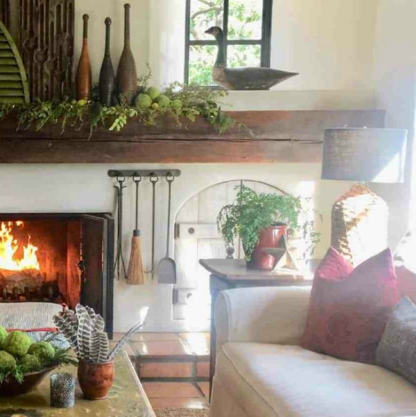 Holiday decorating with a rustic, organic, luxe, California style. Designer Cindy Hattersley knows her way around bohemian rough luxe style...come see a tour of her home! #christmasdecor #rustic #housetour #holiday #roughluxe #cindyhattersley