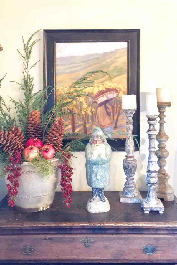 Holiday decorating with a rustic, organic, luxe, California style. Designer Cindy Hattersley knows her way around bohemian rough luxe style...come see a tour of her home! #christmasdecor #rustic #housetour #holiday #roughluxe #cindyhattersley