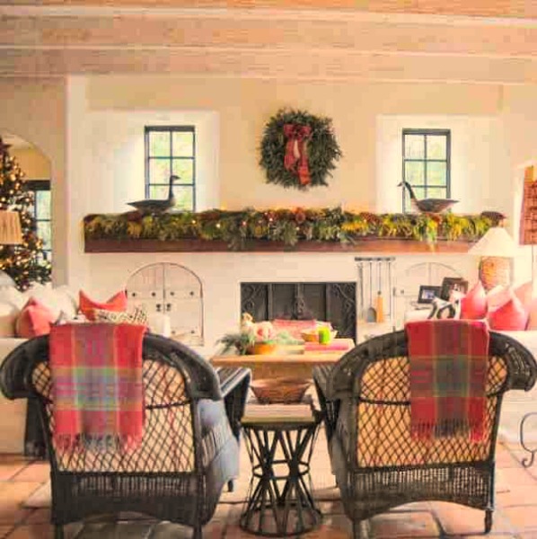 Holiday decorating with a rustic, organic, luxe, California style. Designer Cindy Hattersley knows her way around bohemian rough luxe style...come see a tour of her home! #christmasdecor #rustic #housetour #holiday #roughluxe #cindyhattersley