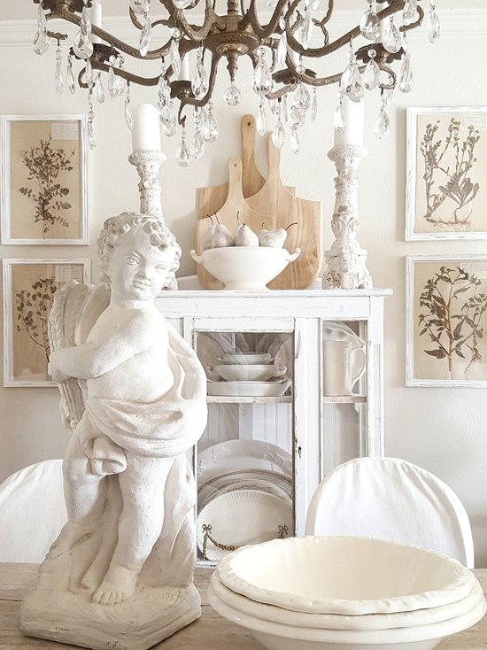 Country French farmhouse interior design inspiration from The French Nest Co. Gorgeous French inspired elegant, rustic, refined decor! #frenchcountry #frenchfarmhouse #interiordesign #decoratingideas