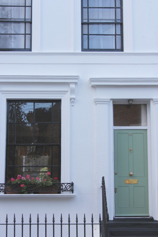 Beautiful green front door to an elegant townhouse in London. Hello Lovely Studio. Come tour these gorgeous front doors in Notting Hill and Holland Park...certainly lovely indeed. Curb appeal and Paint Color Inspiration. Lovely London Doors & Paint Color Ideas!