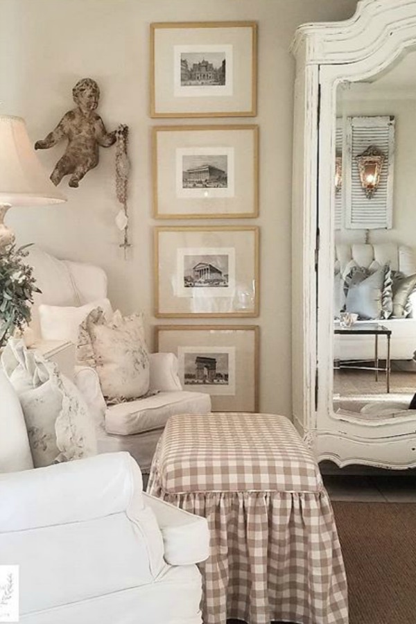 French Christmas decorating ideas from an amazing house tour of country French design from The French Nest Co. #christmasdecor #frenchcountry #frenchfarmhouse #frenchchristmas #whitedecor