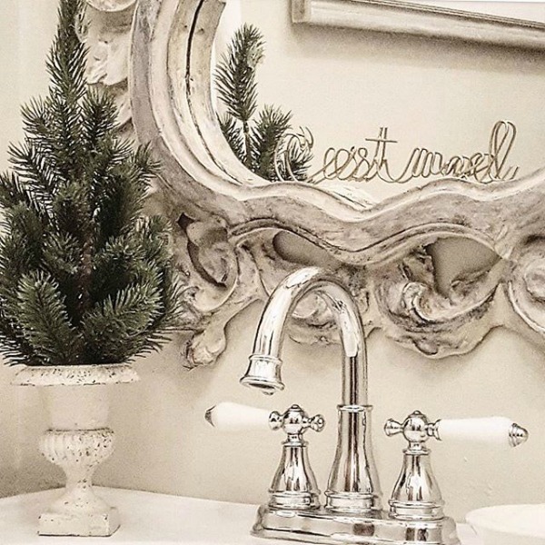 Beautiful Christmas decor inspiration! #christmasdecor #interiordesign #decoratingideas #holiday