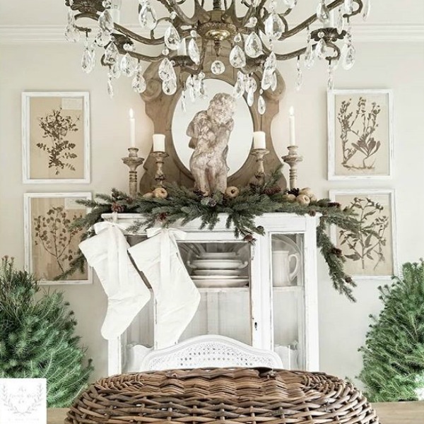 French Christmas decorating ideas from an amazing house tour of country French design from The French Nest Co. #christmasdecor #frenchcountry #frenchfarmhouse #frenchchristmas #whitedecor