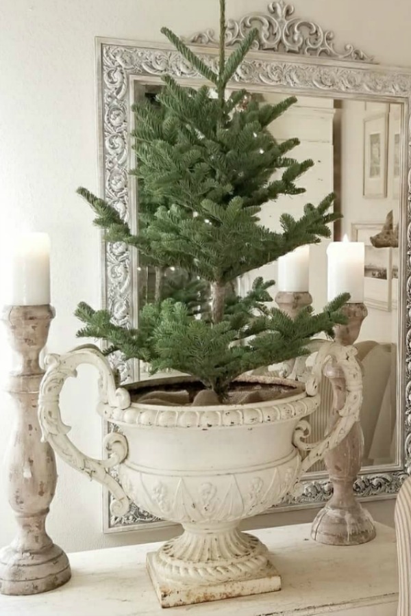 French Christmas decorating ideas from an amazing house tour of country French design from The French Nest Co. #christmasdecor #frenchcountry #frenchfarmhouse #frenchchristmas #whitedecor