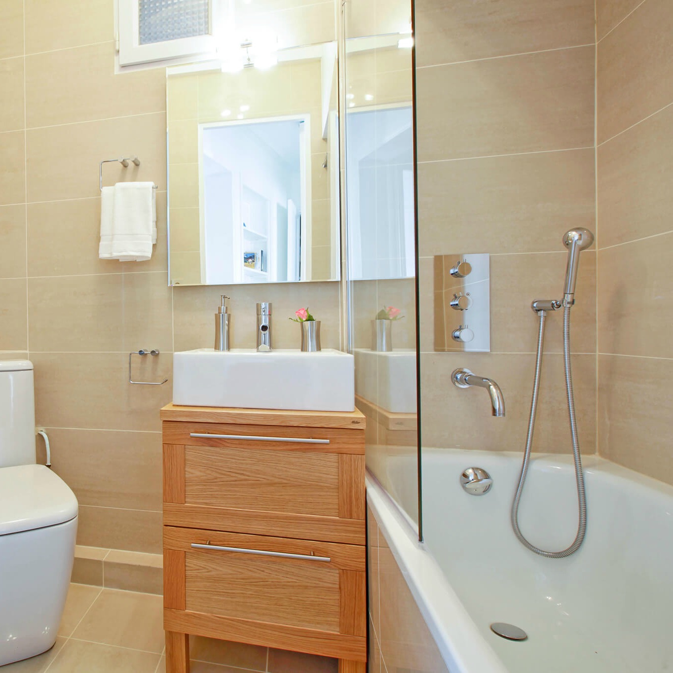 Modern Paris apartment bathroom. Hello Lovely Studio.