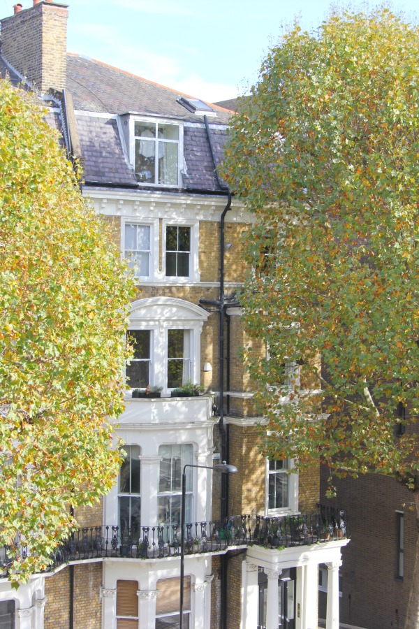 Victorian London apartment in Holland Park with traditional and classic interior design. Hello Lovely Studio. #londonapartment #victorian #traditional #vacationrental #hollandpark