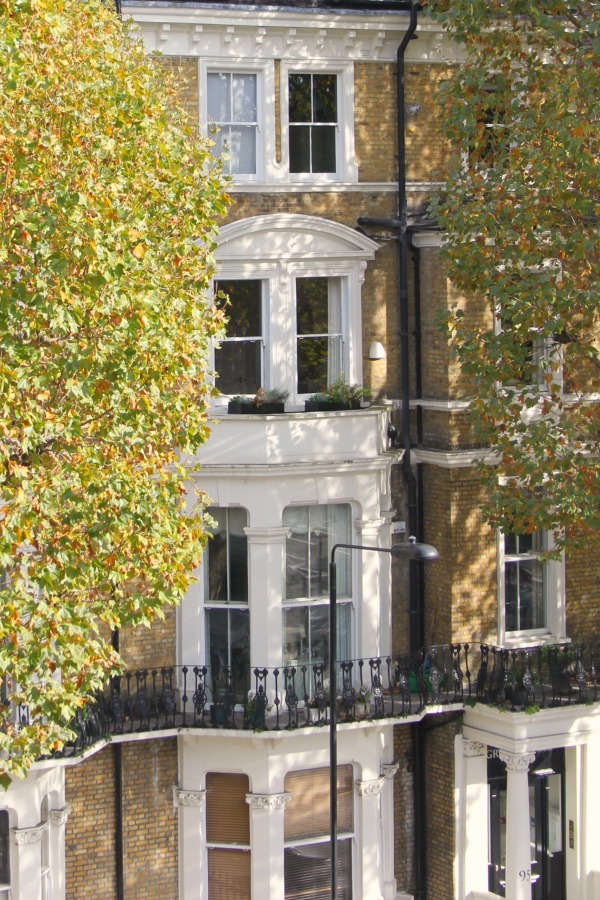 Victorian London apartment in Holland Park with traditional and classic interior design. Hello Lovely Studio. #londonapartment #victorian #traditional #vacationrental #hollandpark