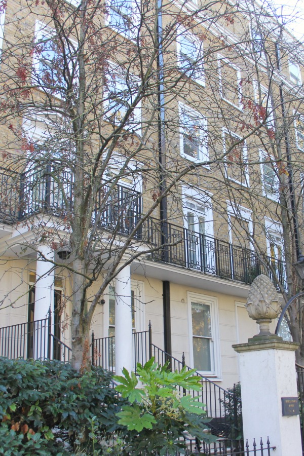 Victorian London apartment in Holland Park with traditional and classic interior design. Hello Lovely Studio. #londonapartment #victorian #traditional #vacationrental #hollandpark