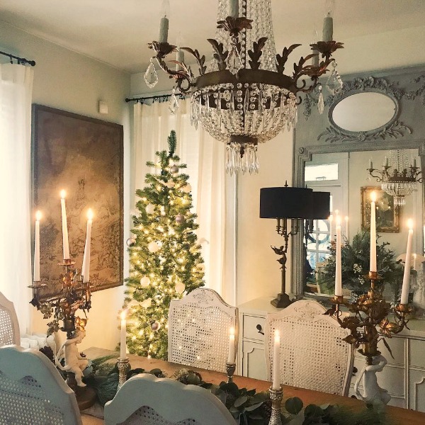 French country Christmas decor with lots of white, elegant, and romantic design elements. Corner French Cottage. #frenchcountry #christmas #holidaydecor #frenchfarmhouse