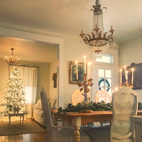 French country Christmas decor with lots of white, elegant, and romantic design elements. Corner French Cottage. #frenchcountry #christmas #holidaydecor #frenchfarmhouse