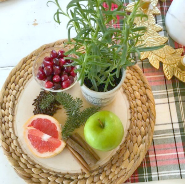 How to Make Your House Smell Like Christmas. A recipe for a yummy and fragrant citrus and spice potpourri by Hello Lovely Studio. #hellolovelystudio #christmas #potpourri #recipe