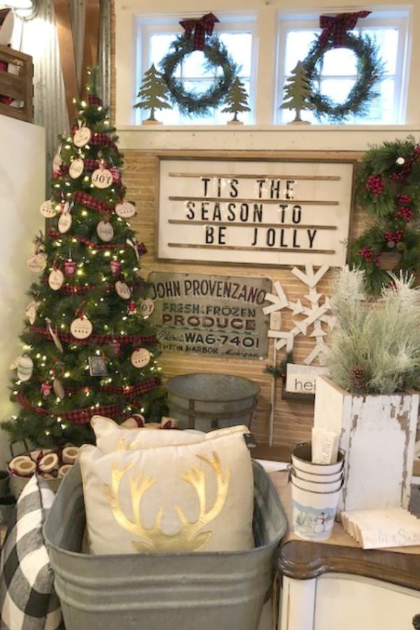 Rustic farmhouse Christmas decorating ideas and vintage style holiday inspiration from Urban Farmgirl in Rockford, Illinois. #farmhousechristmas #countrychristmas #christmasdecor #urbanfarmgirl #rustic #vintage #holidayinspiration