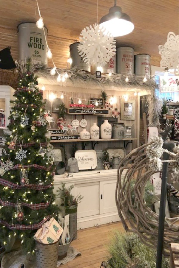 Rustic farmhouse Christmas decorating ideas and vintage style holiday inspiration from Urban Farmgirl in Rockford, Illinois. #farmhousechristmas #countrychristmas #christmasdecor #urbanfarmgirl #rustic #vintage #holidayinspiration