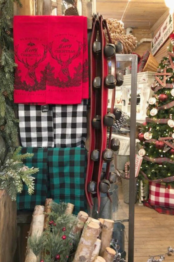 Rustic farmhouse Christmas decorating ideas and vintage style holiday inspiration from Urban Farmgirl in Rockford, Illinois. #farmhousechristmas #countrychristmas #christmasdecor #urbanfarmgirl #rustic #vintage #holidayinspiration