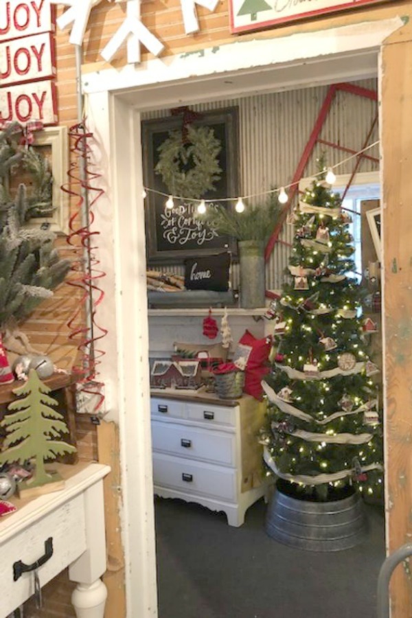 Rustic farmhouse Christmas decorating ideas and vintage style holiday inspiration from Urban Farmgirl in Rockford, Illinois. #farmhousechristmas #countrychristmas #christmasdecor #urbanfarmgirl #rustic #vintage #holidayinspiration