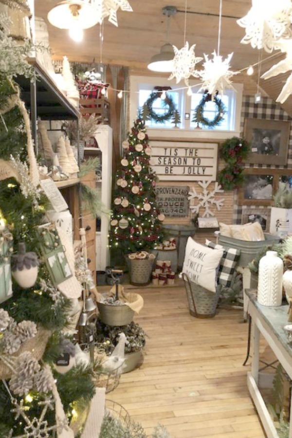 Rustic farmhouse Christmas decorating ideas and vintage style holiday inspiration from Urban Farmgirl in Rockford, Illinois. #farmhousechristmas #countrychristmas #christmasdecor #urbanfarmgirl #rustic #vintage #holidayinspiration