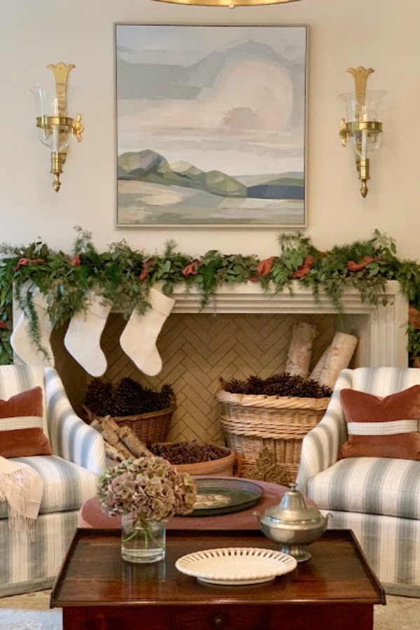 Beautiful Christmas decor and holiday decorated interiors in the Atlanta Home for the Holidays 2018 Showhouse! #christmasdecor #showhouse #holidaydecor 