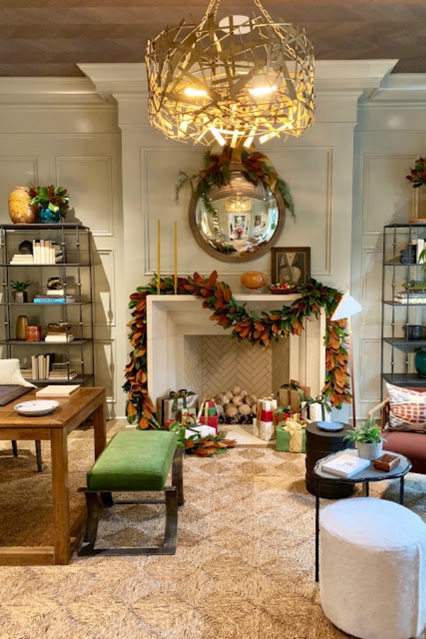 Beautiful Christmas decor and holiday decorated interiors in the Atlanta Home for the Holidays 2018 Showhouse! #christmasdecor #showhouse #holidaydecor 