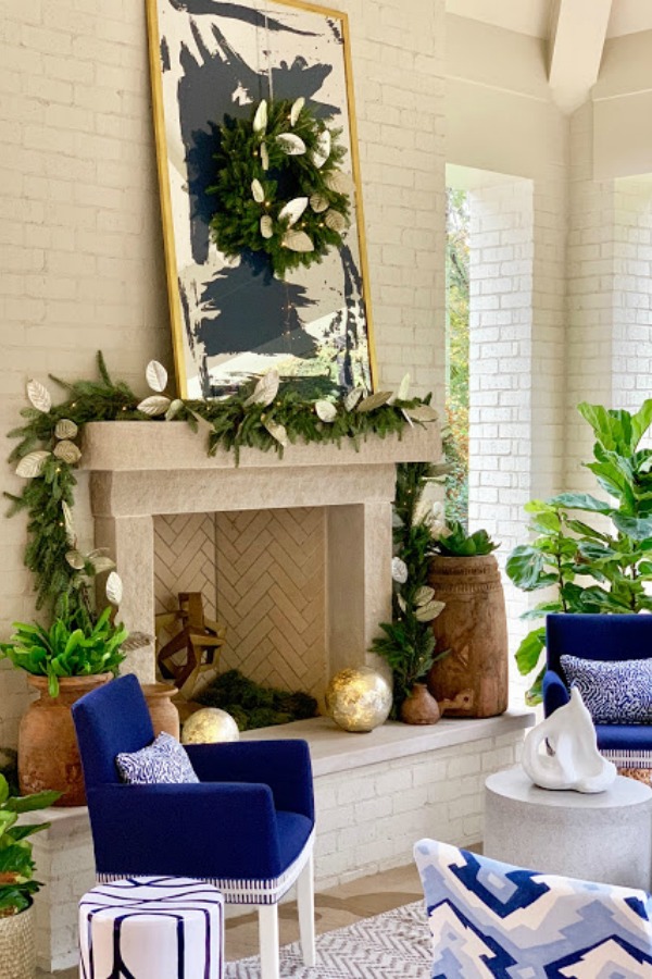 Beautiful Christmas decor and holiday decorated interiors in the Atlanta Home for the Holidays 2018 Showhouse! #christmasdecor #showhouse #holidaydecor 