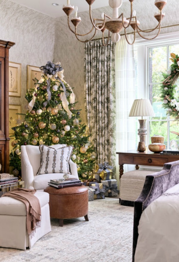 Beautiful Christmas decor and holiday decorated interiors in the Atlanta Home for the Holidays 2018 Showhouse! #christmasdecor #showhouse #holidaydecor 