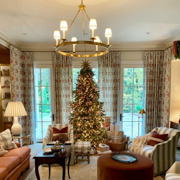 Beautiful Christmas decor and holiday decorated interiors in the Atlanta Home for the Holidays 2018 Showhouse! #christmasdecor #showhouse #holidaydecor 