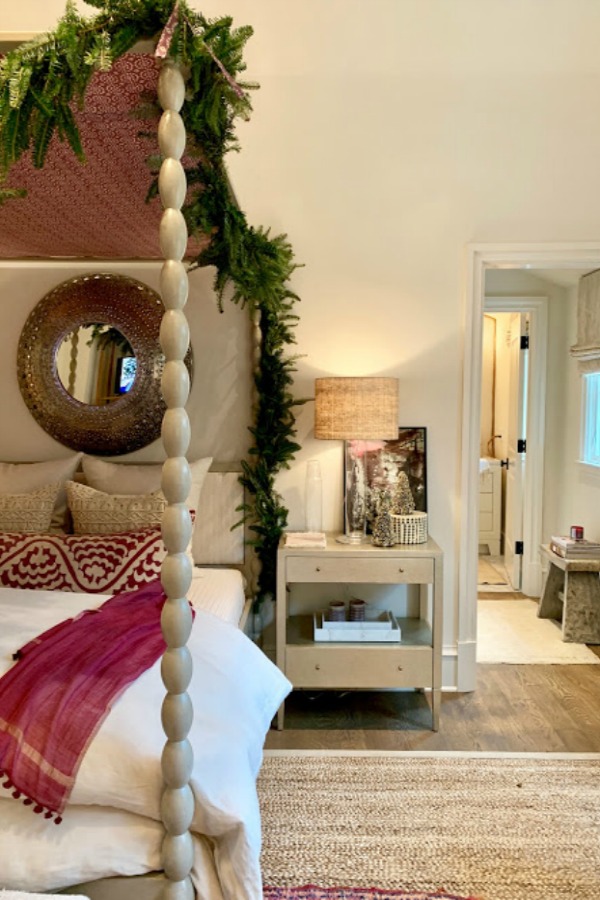 Beautiful Christmas decor and holiday decorated interiors in the Atlanta Home for the Holidays 2018 Showhouse! #christmasdecor #showhouse #holidaydecor 