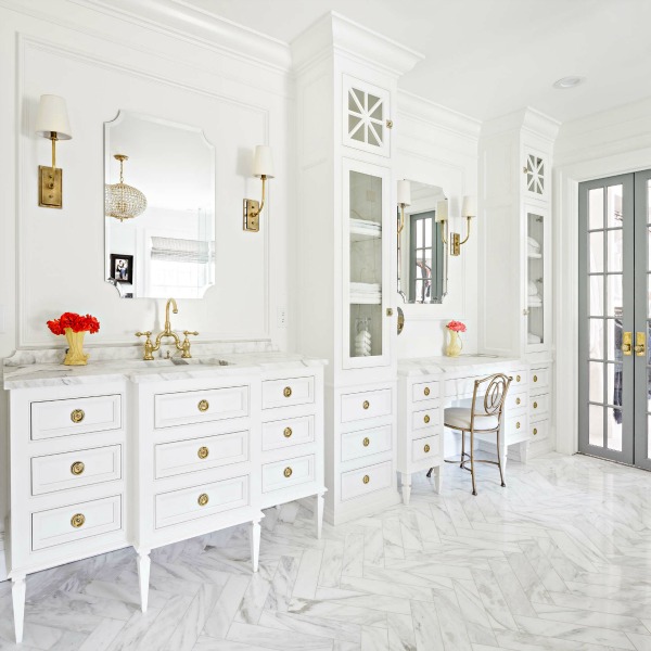 Luxurious and classic white bathroom design by The Fox Group with white marble and furniture-like vanities. #bathroomdesign #classicdesign #interiordesign #luxuriousdesign